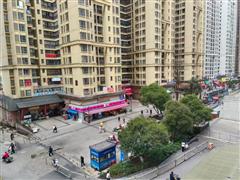 半山小镇房东直租门面  180平方 